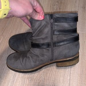 Spirit Napp gray buckle side zip ankle boots